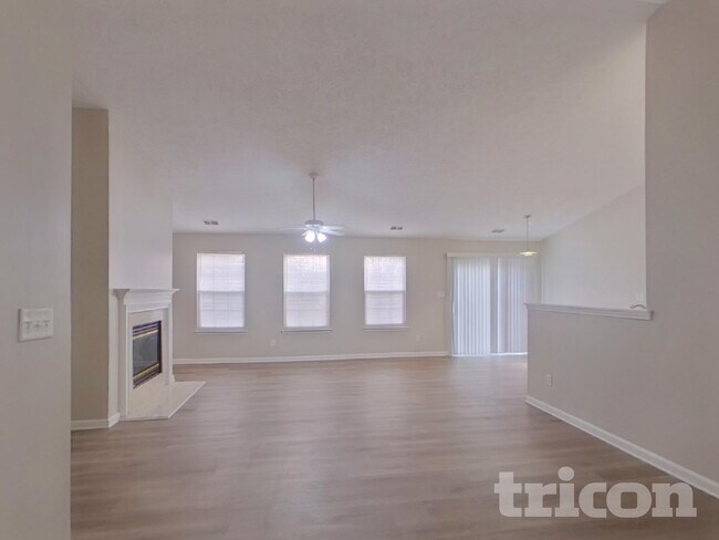 Foto del edificio - 9728 Avensong Crossing Dr