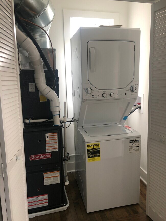 Washer & Dryer - 5658 N Artesian Ave