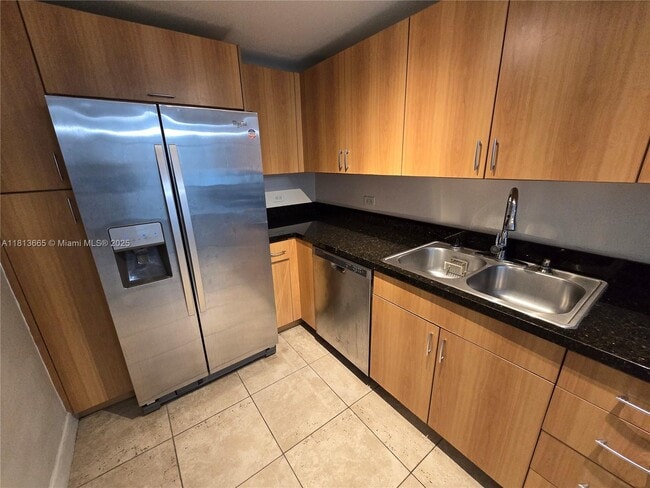 Foto del edificio - 7501 E Treasure Dr