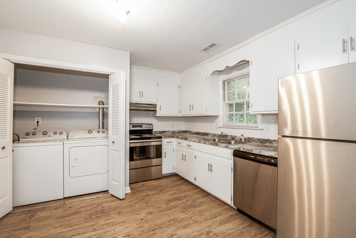 921 Timberlake Dr Unit 3, Lynchburg, VA 24502 Apartments in Lynchburg