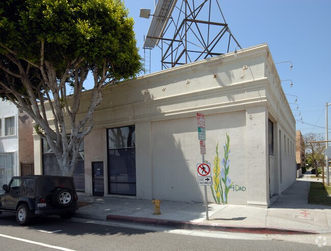 Primary Photo - 1155 Beachwood Ave