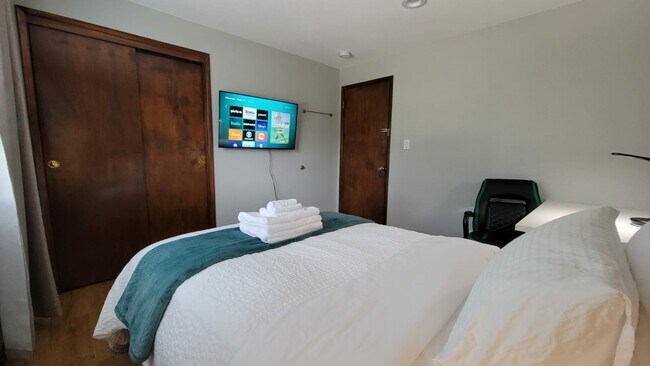 Building Photo - 1803 N 200th St