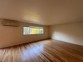 Building Photo - 2045 Fairway Loop