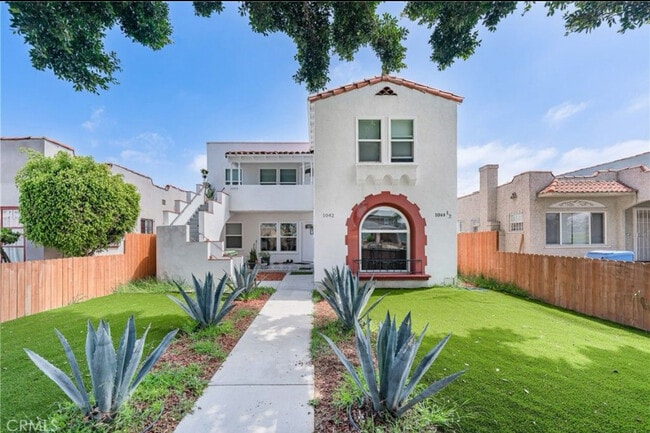 Building Photo - 1042 W 84th Pl
