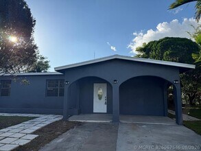 Building Photo - 4400 SW 36th St
