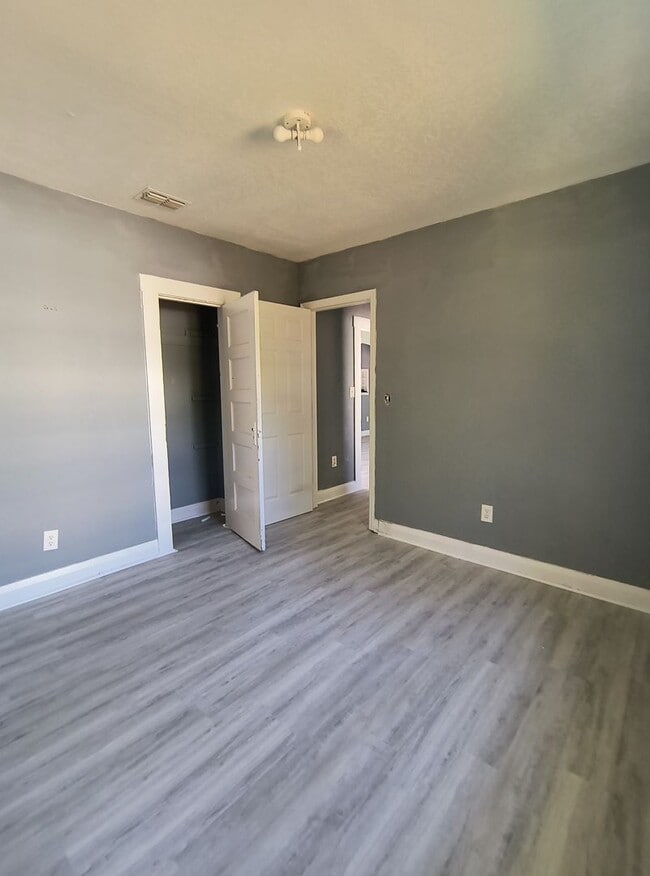 Foto del edificio - $1000 OFF SECOND MONTH --- 2-Bedroom WITH SUNROOM Home for Rent in Downtown Winter Haven!!
