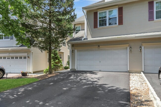Photo - 35 Harrier Ct Townhome
