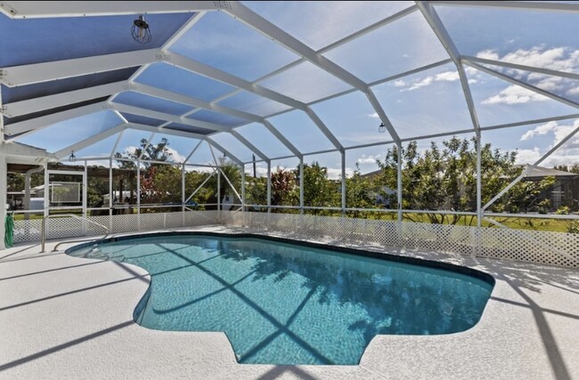 Photo - 980 SE Breakwater Ave House