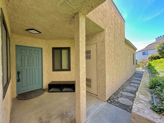 Foto del edificio - 2 Bedroom + 2 Bathroom Condo |  Surfside IV Gated Community | Unfurnished