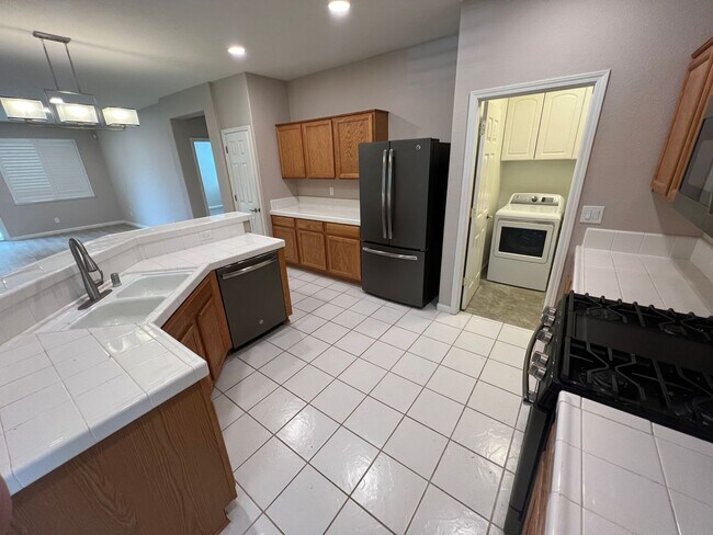 Building Photo - Three Bedroom Two Bath Stanford Ranch Home
