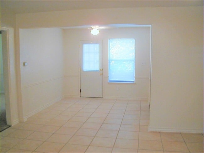 Dining room opens onto deck - 708 El Viejo Camino