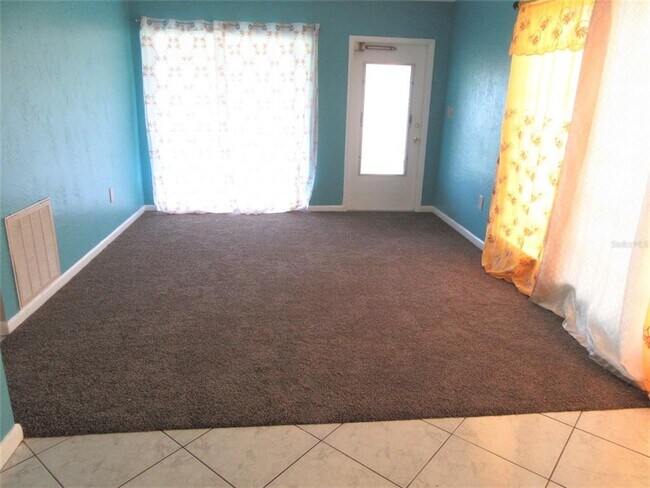 Foto del edificio - 21267 Gladis Ave
