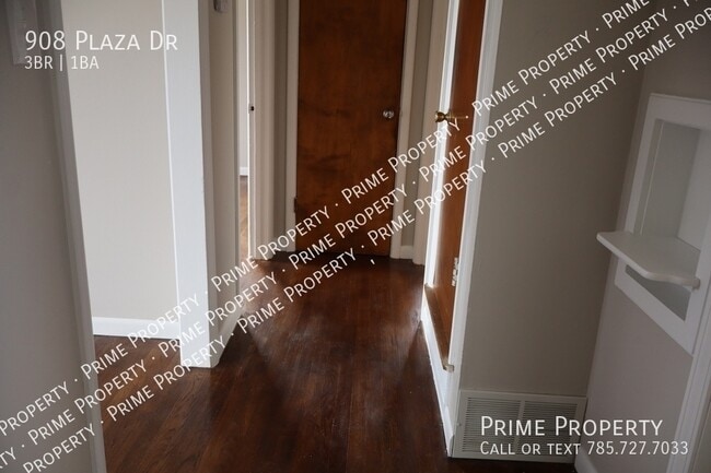 Foto del edificio - 908 Plaza Dr