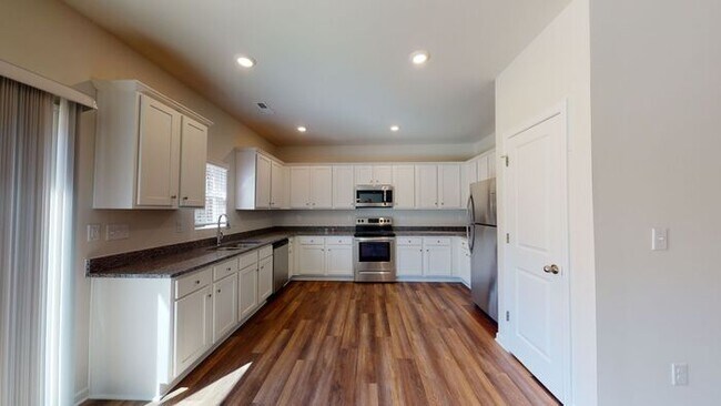 Foto del edificio - ONE MONTH FREE RENT!! New home in Albemarl...