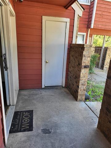 Building Photo - 9825 Walnut St