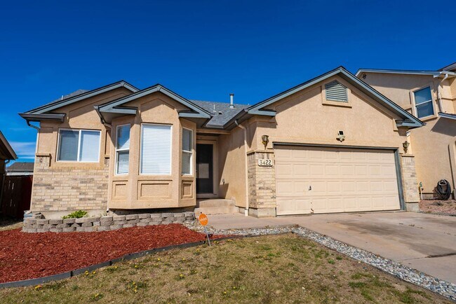 Foto del edificio - Stunning 4-bedroom, 3-bathroom home near Ft Carson!