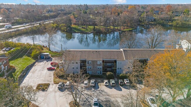 Foto del edificio - 2414 Lake Park Rd