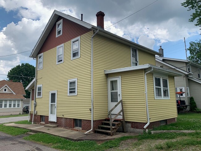 Building Photo - **FREE Prorated First Month's Rent