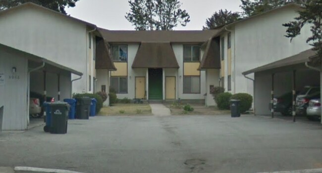 Building Photo - 3046 Sunset Ave