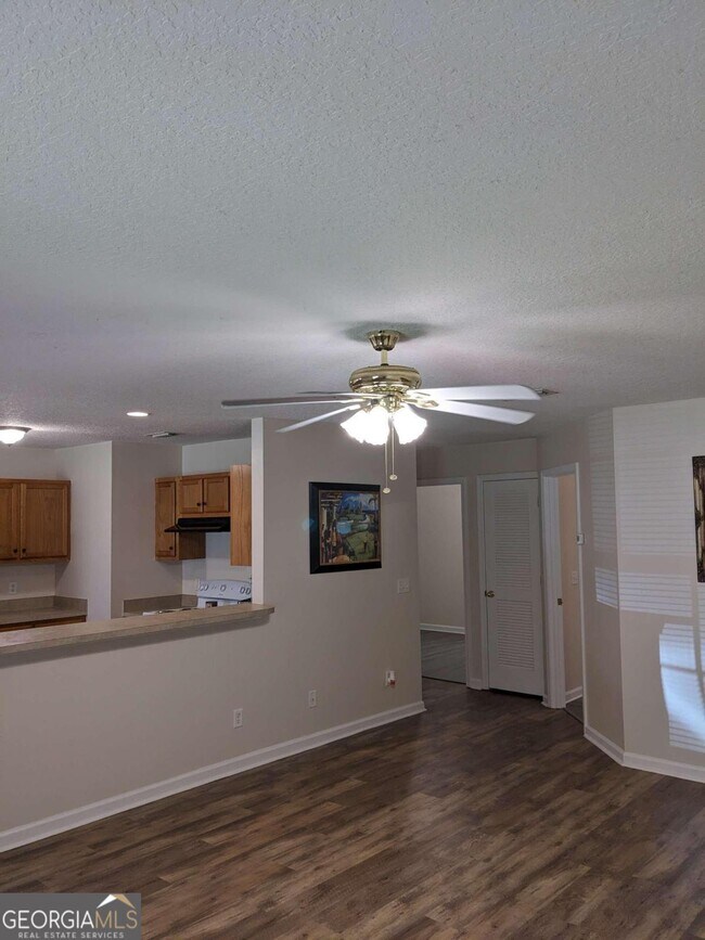Building Photo - 106 Creekwood Cir