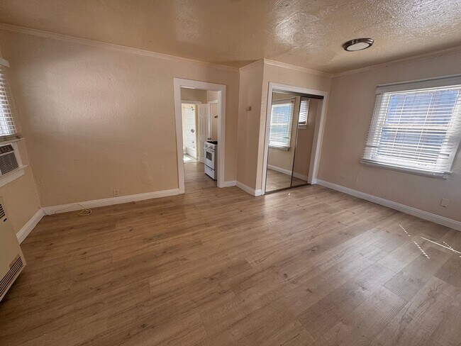 Foto del edificio - 4216 Woodlawn Ave