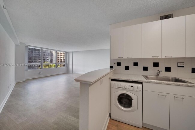 Foto del edificio - 1500 Bay Rd