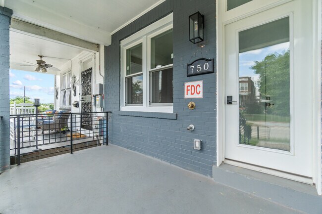 Building Photo - 750 19th St NE