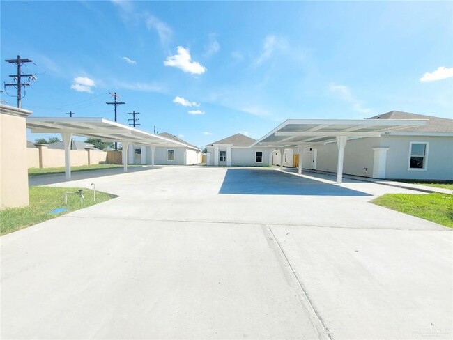 Building Photo - 801 Sunset Dr