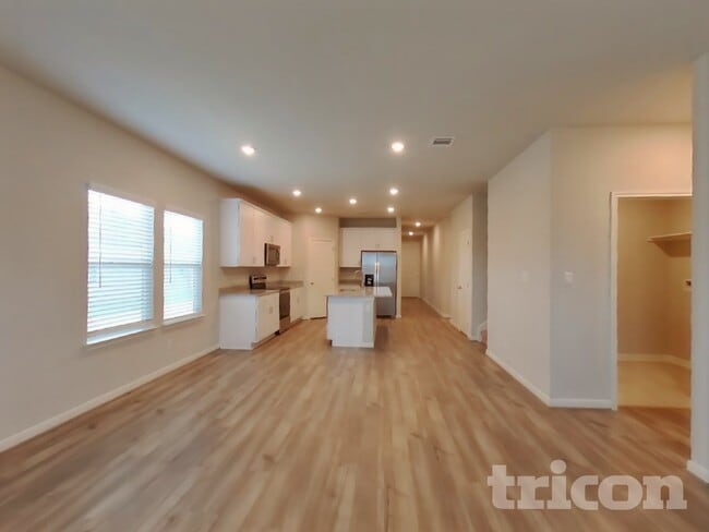 Foto del edificio - 5820 Zoey Wy