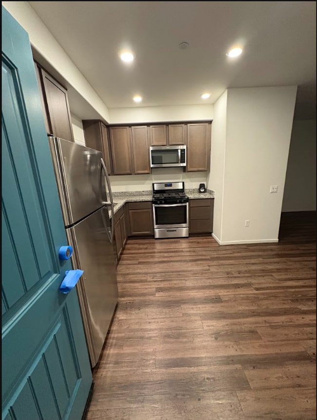 Interior Photo - Mariners Landing