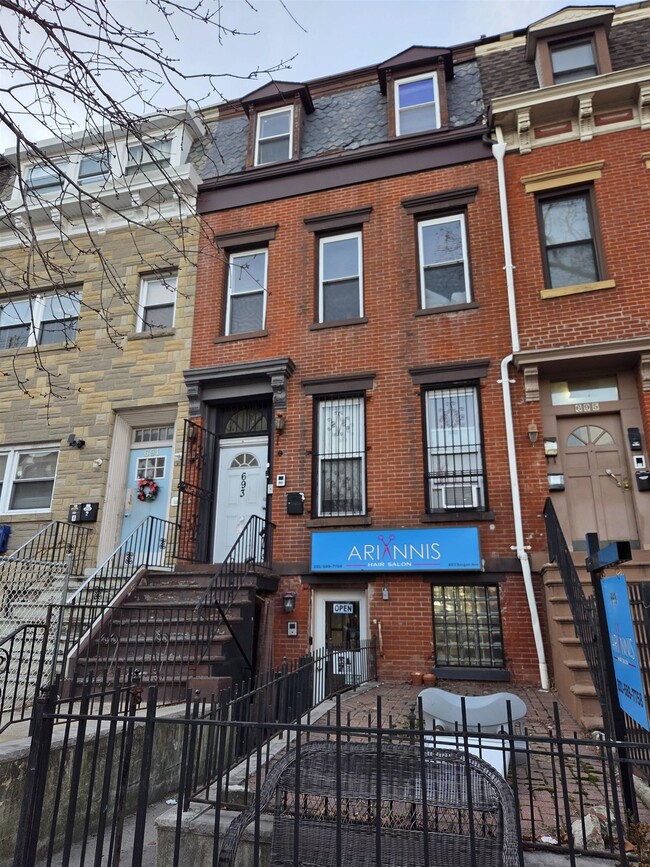 Building Photo - 693 BERGEN Ave