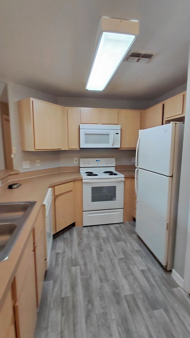 Photo - Spacious 3 bedroom, 2 bath Condo located i...