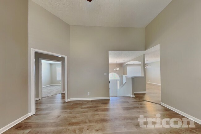 Building Photo - 1612 Broad Cir