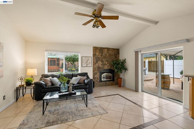 Foto del edificio - 439 Hummingbird Ln