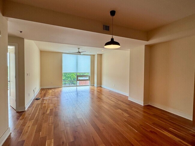 Foto del edificio - 601 W Rosemary St