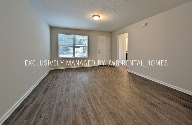 Foto del edificio - 1532 W 24th St