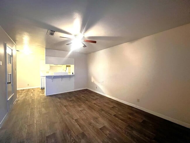 Foto del edificio - 1037 E 44th St