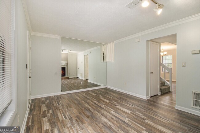 Foto del edificio - 3235 Highpoint Ct