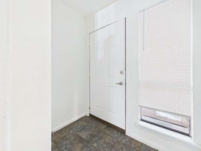 Foto del edificio - 4345 Carter Creek Pkwy