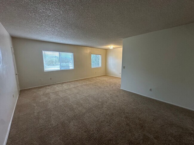 Building Photo - 810 S Kolb Rd