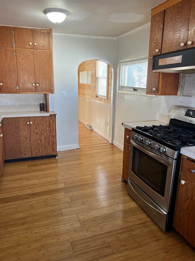 Foto del edificio - 1821 E Ridgeway Ave