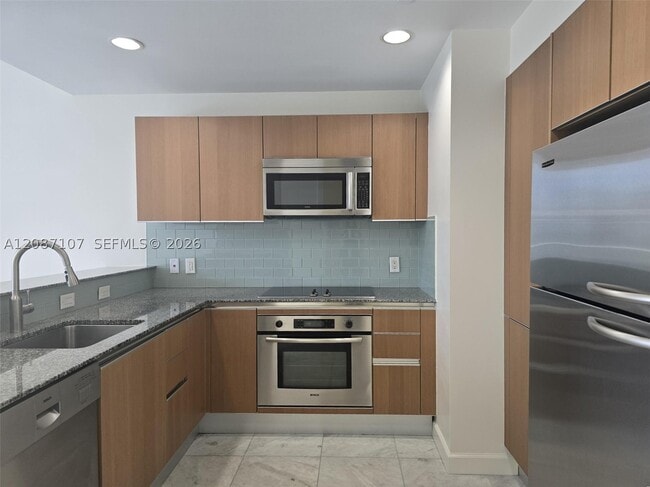 Building Photo - 1060 Brickell Ave
