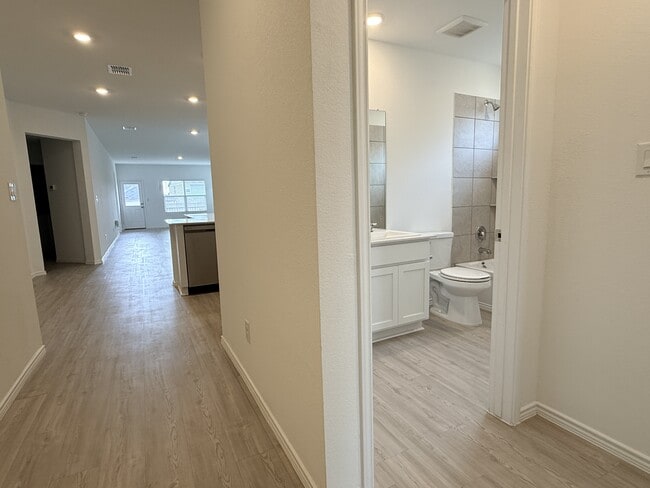 Foto del edificio - 289 Sormonne Lp