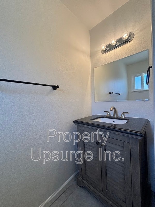 Building Photo - 945 De Moll Dr