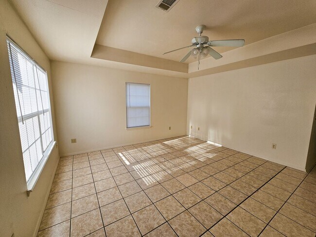 Building Photo - Southside Cozy 3 Bed 2 Bath Duplex!