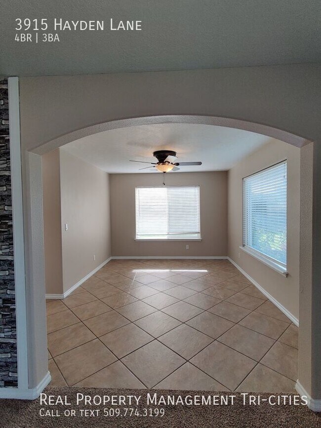 Building Photo - Large West Pasco Home with Quick Commute t...