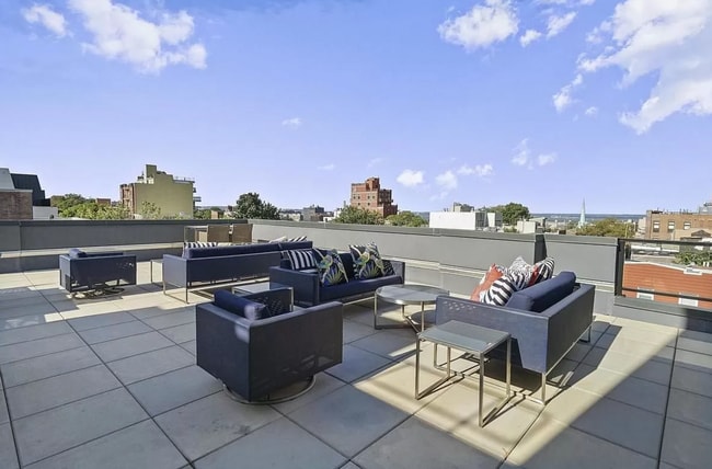 Foto del edificio - 695 6th Ave