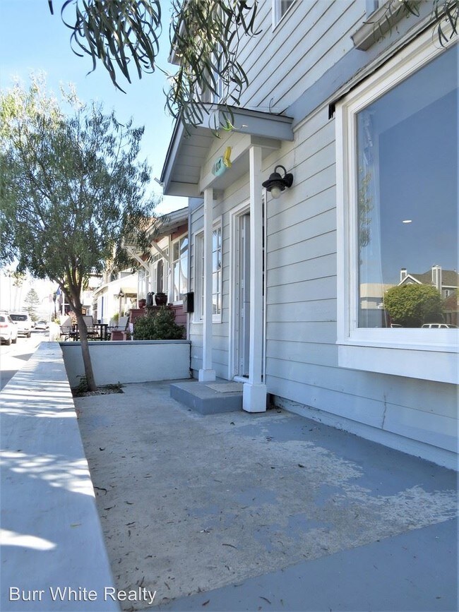 Building Photo - 617 W Balboa Blvd