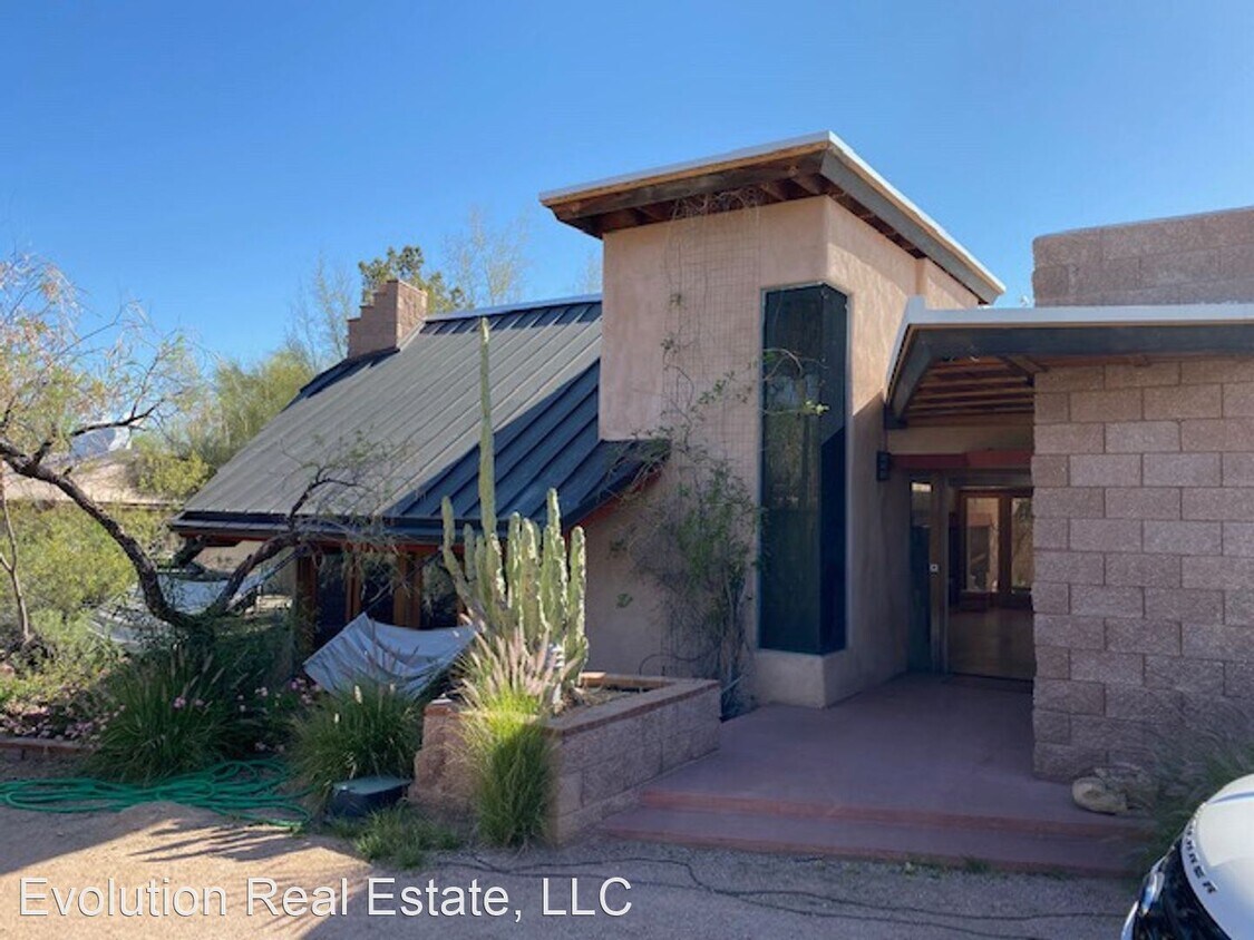 Primary Photo - 3 br, 2.5 bath House - 2805 N 58th St