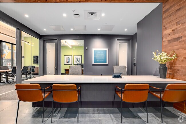 Vestíbulo - AVE Constitution